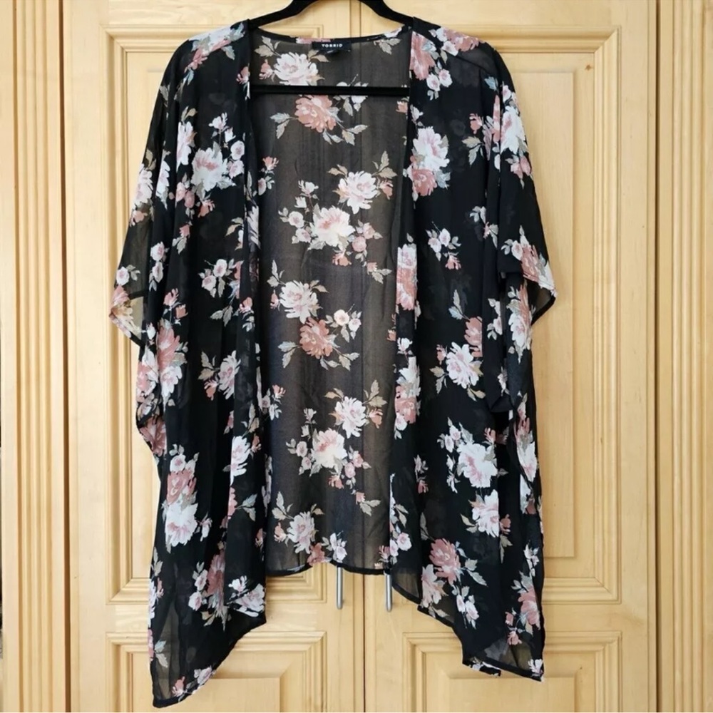 Torrid Sz 1/2 Black Floral Kimono Sheer Top 🅑🅔🅐🅤🅣🅘🅕🅤🅛!